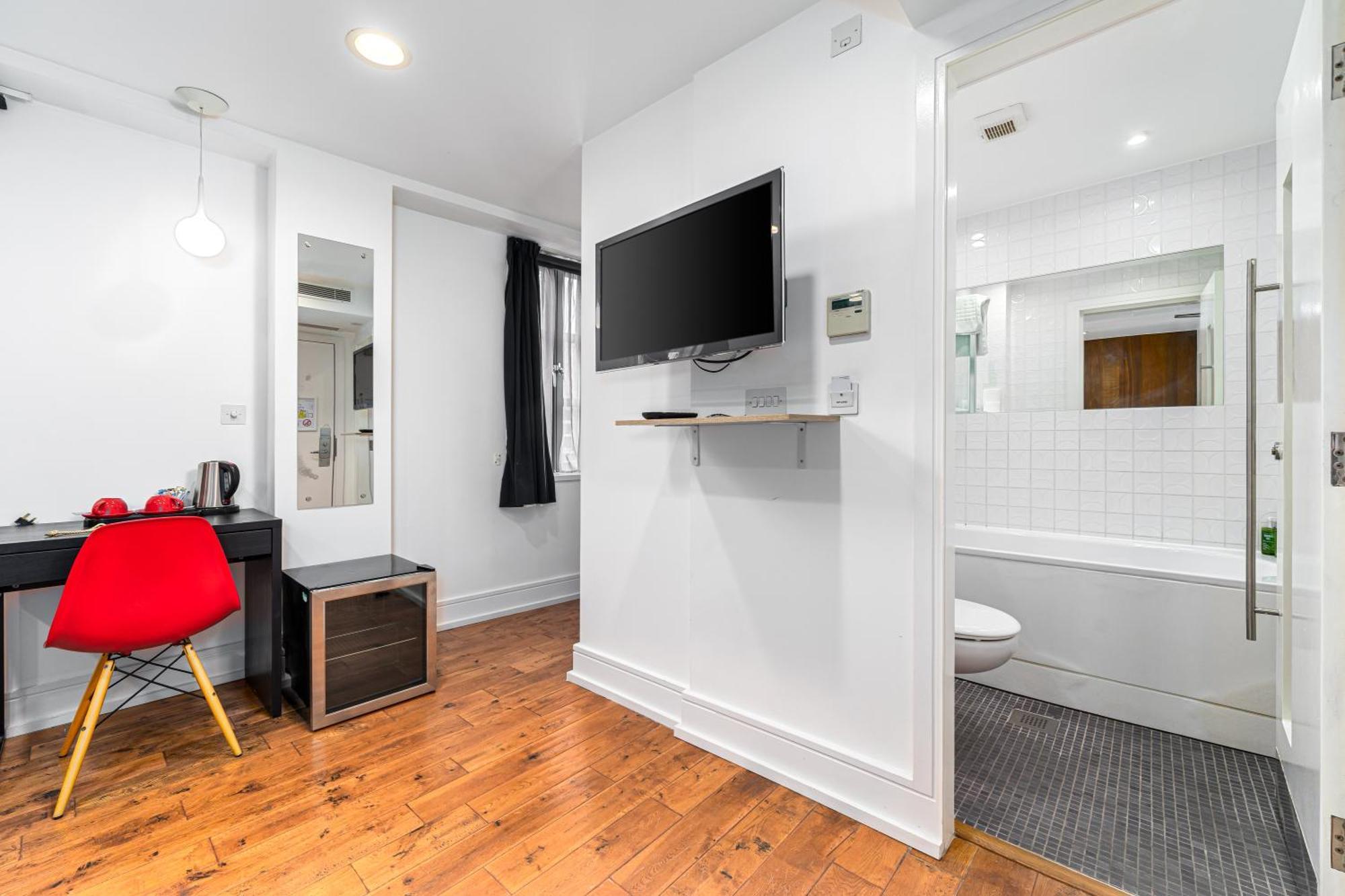 The Whitechapel Hotel 4*