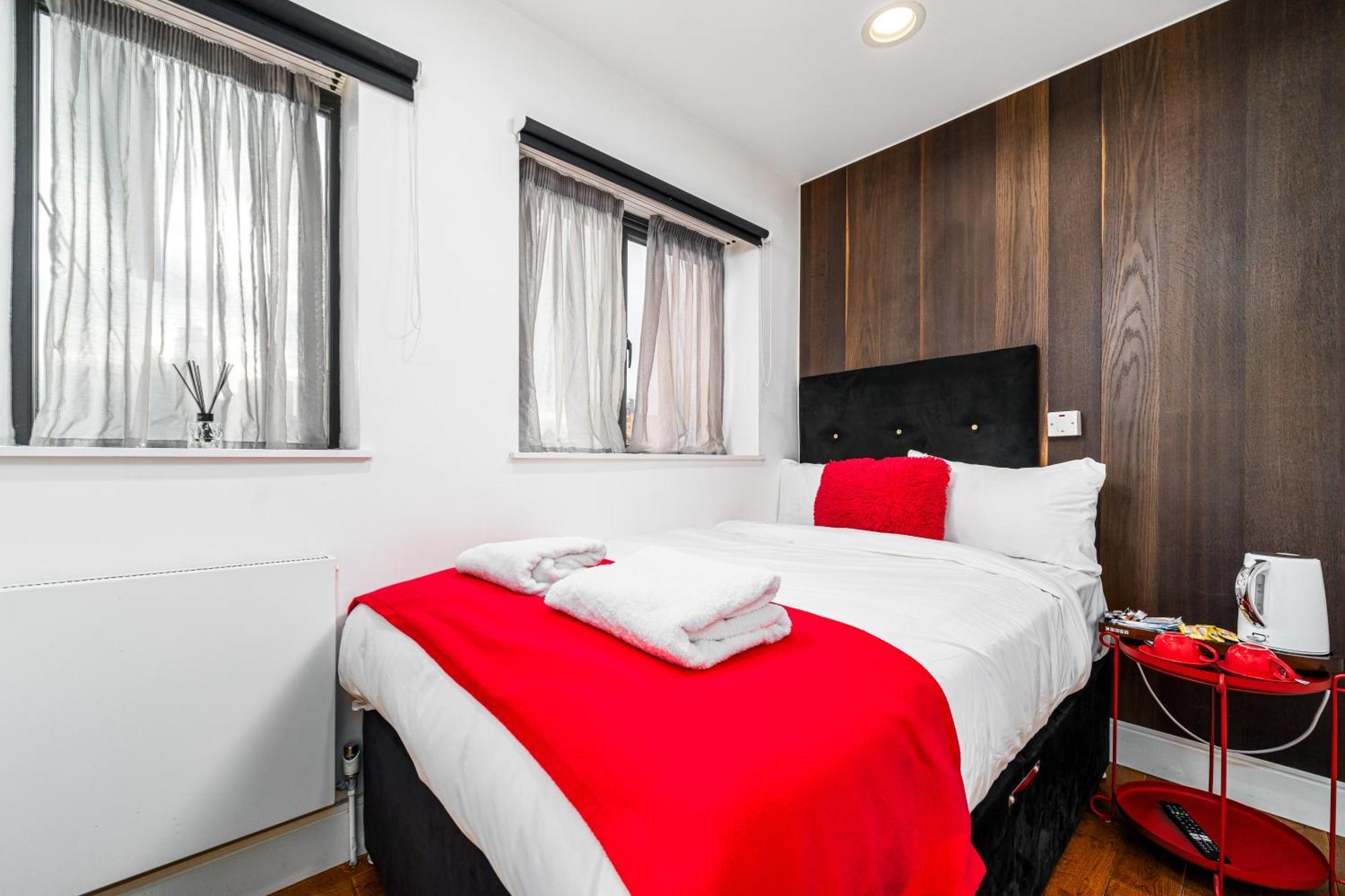 The Whitechapel 4*