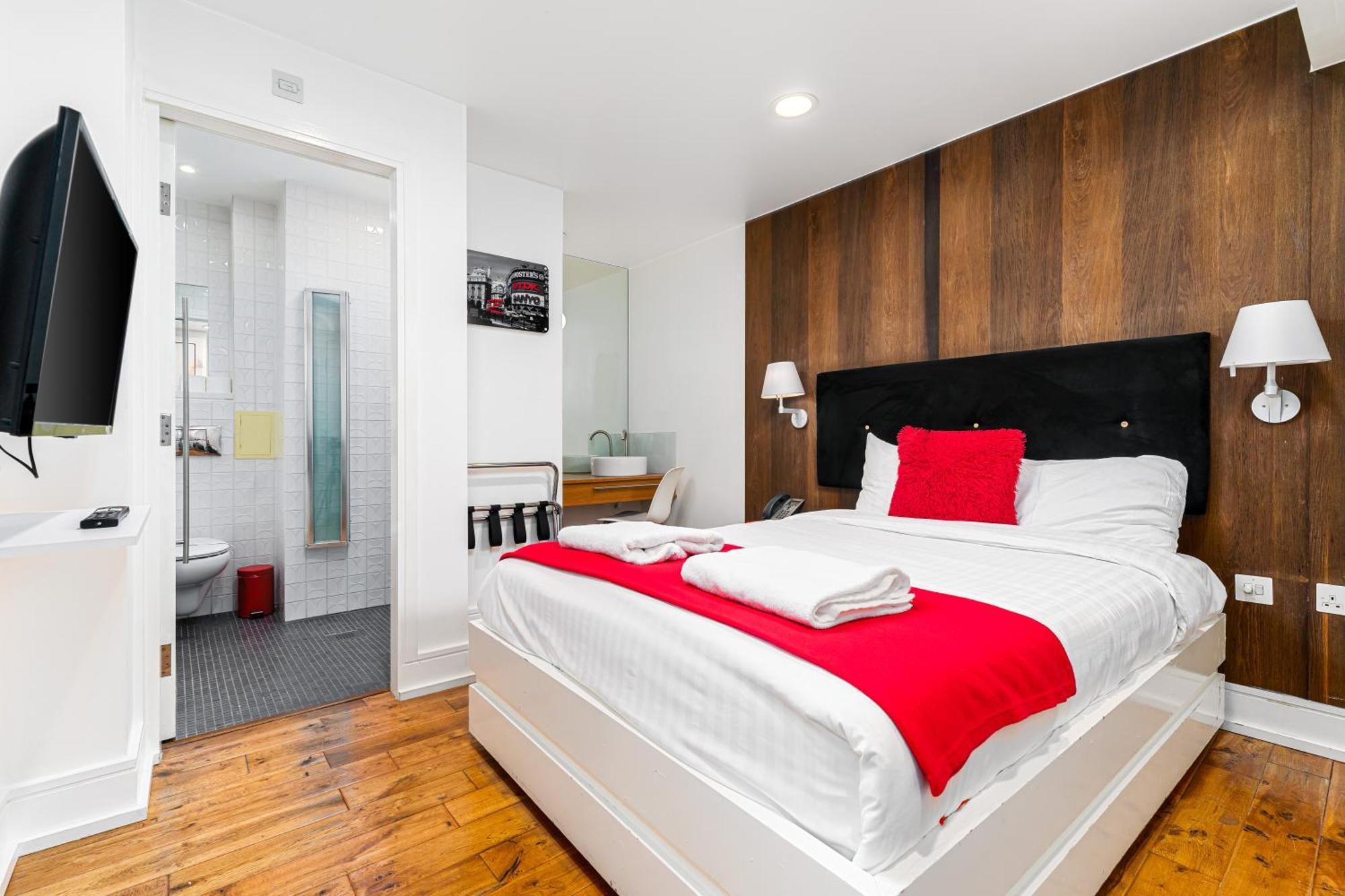The Whitechapel Hotel 4*